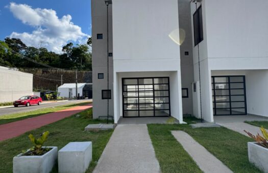 Casa Duplex para Alugar na Ponta Negra | Condomínio Villa Marieta | 2 Suítes | Primeira Locação | Manaus