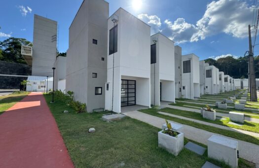 Casa Duplex para Alugar na Ponta Negra | Condomínio Villa Marieta | 2 Suítes | Primeira Locação | Manaus