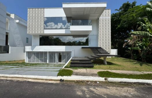 Casa de Alto Padrão à Venda no Condomínio Marina Rio Bello – 1.070m² | 6 Dormitórios | Piscina com Borda Infinita | Vista para o Rio Negro | Ponta Negra – Manaus